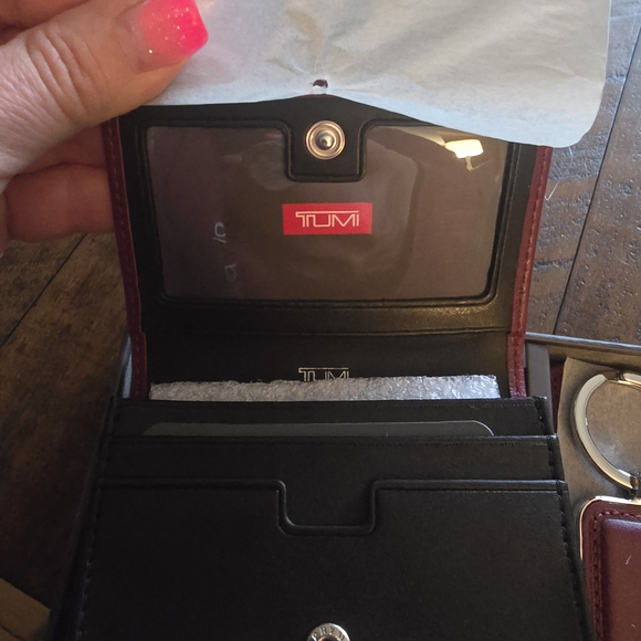 Tumi Garnet Leather Wallet and Keychain Set - Picture 3 of 7